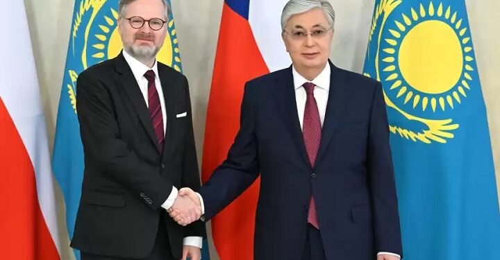 Қасым-Жомарт Тоқаев Чехия үкіметінің басшысы Петр Фиаланы қабылдады