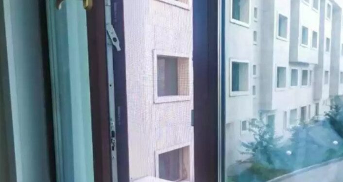 2 жасар бала терезеден құлап кетті