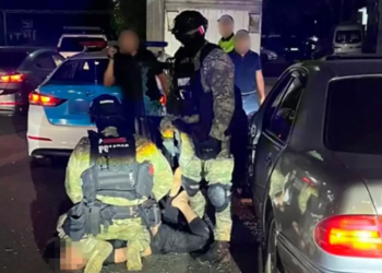 Алматыда қылмыстық топтың ұсталуы: автомат, граната, атыс қарулары және есірткі тәркіленді
