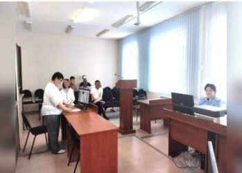 Ақтөбеде ер адам алиментке арыз берген бұрынғы әйелін соққыға жыққан