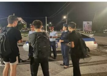 Ақмолада түн жарымында көше кезген 76 бала ұсталды, бір жасөспірімнен пышақ табылды