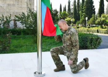 Ильхам Әлиев Таулы Қарабақта Әзірбайжан туын көтерді