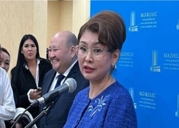 «Эмоцияға беріліп шешім қабылдаған»: Балаева Әли Оқаповтың наградасы өзінде қалатынын айтты