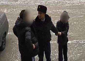Семейде мас адам кішкентай қызға пәтерге баруды ұсынған