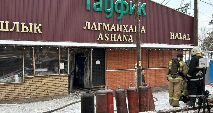 Алматыда кафе өртеніп жатыр