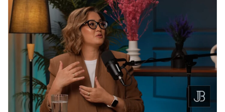 «Балалары сапасыз»: кәсіби коуч қазақ әйелдері жиі бала туғаннан тез қартаяды дейді (ВИДЕО)