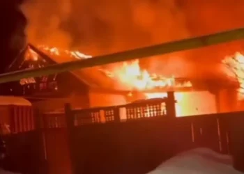 Батыс Қазақстандағы Ақсай қаласында жер үй өртеніп, үш адамның мәйіті табылды