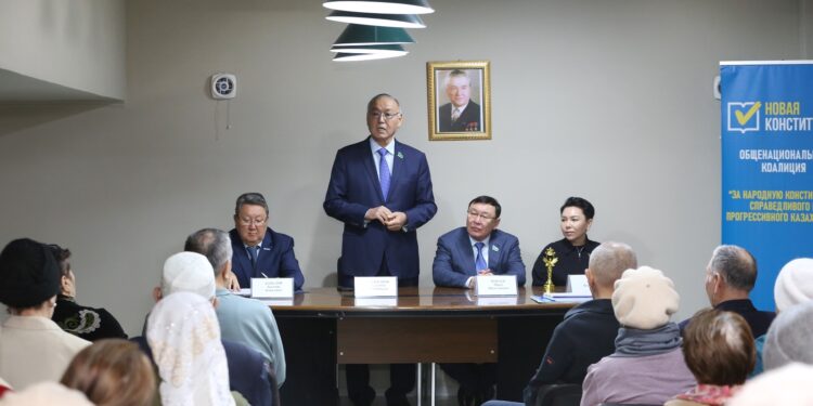 Алматыдағы қоғам белсенділері жаңа Конституцияны қолдады