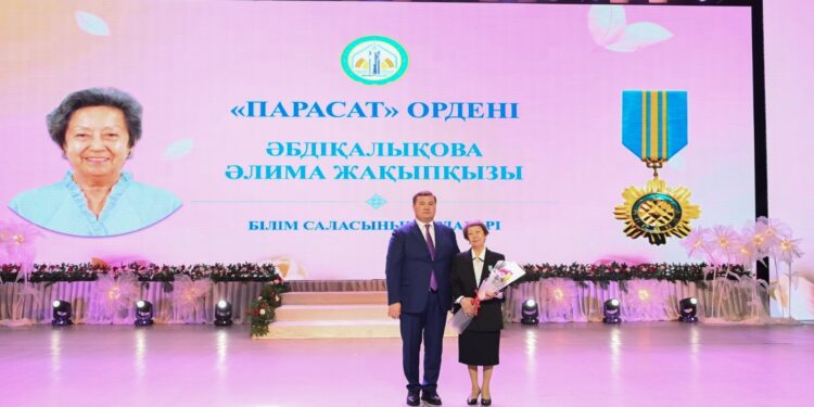 АЙМАҚ БАСШЫСЫ ӘЙЕЛ-АНАЛАРМЕН КЕЗДЕСТІ