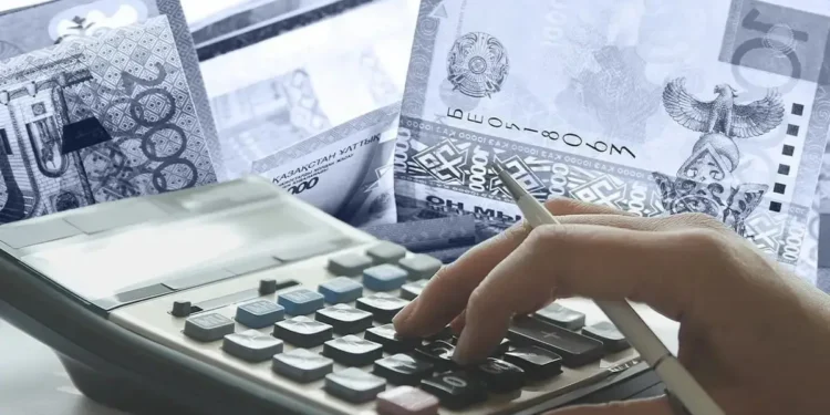 Мүлікке тыйым салу және елден шығуға шектеу: Қазақстанда көлік салығын төлемегендерді қандай жаза күтеді