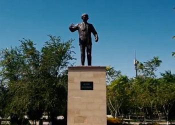 Саз сүлейі Шәмші Қалдаяқов