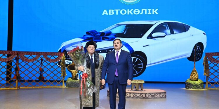 АЛМАСБЕК АЛМАТОВТЫҢ МЕРЕЙТОЙЫНА АРНАЛҒАН «ЖЫР КЕРУЕН» АТТЫ ШЫҒАРМАШЫЛЫҚ КЕШ ӨТТІ