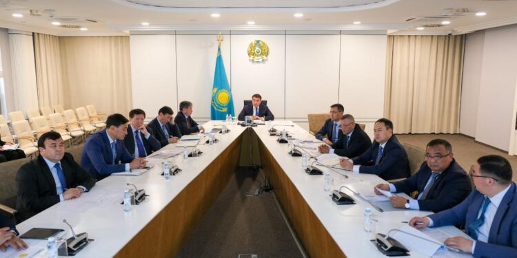 ТҮРКІСТАН ОБЛЫСЫНДА ШЕГІРТКЕГЕ ҚАРСЫ ПРЕПАРАТТАРДЫҢ САПАСЫ ҚАТАҢ БАҚЫЛАУҒА АЛЫНЫП, ЖҰМЫС ЖАНДАНА ТҮСТІ
