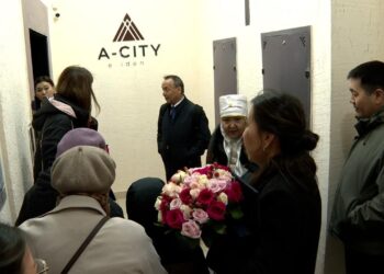 Президент жас ғалымдарға баспана сыйлады